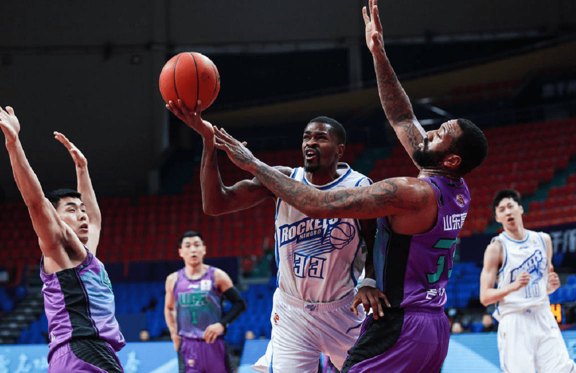 app下载-渝州鲸鲨队鏖战剑门黑豹队,足球热身赛险胜,核心复出即建功。外援联手发威的简单介绍