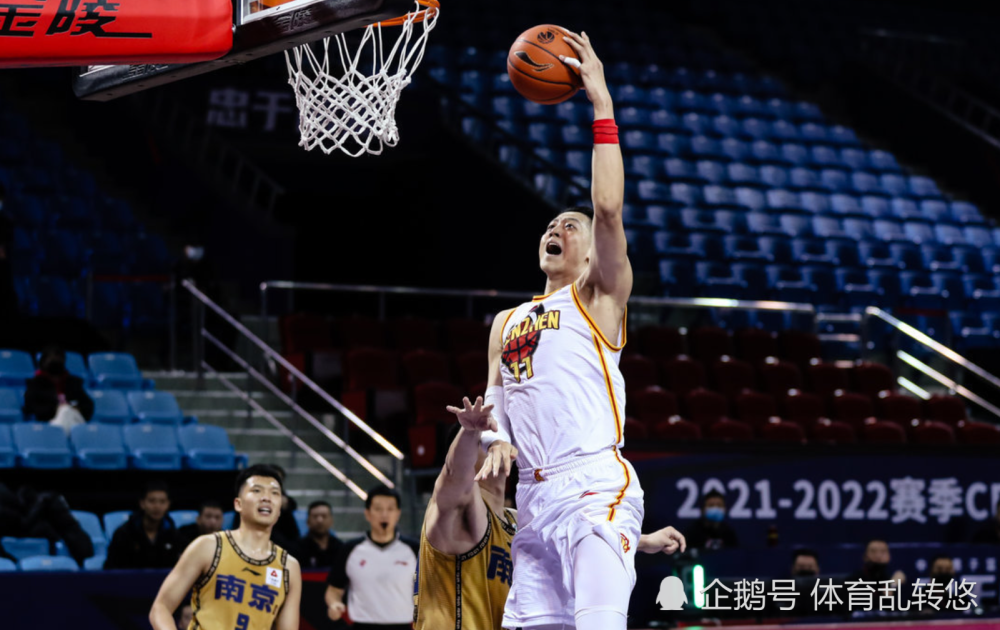 app下载-渝州鲸鲨队鏖战剑门黑豹队,足球热身赛险胜,核心复出即建功。外援联手发威的简单介绍